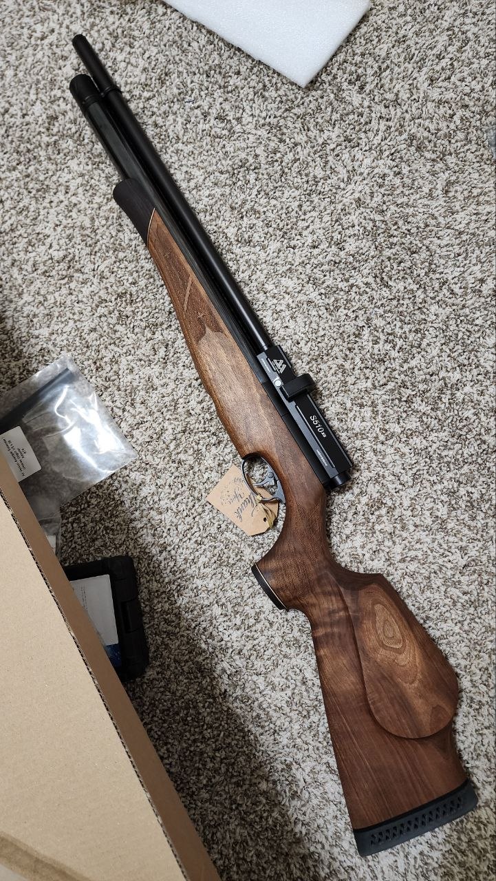 Air Arms S510 XS FAC Regulated Walnut Stock .22 view 2